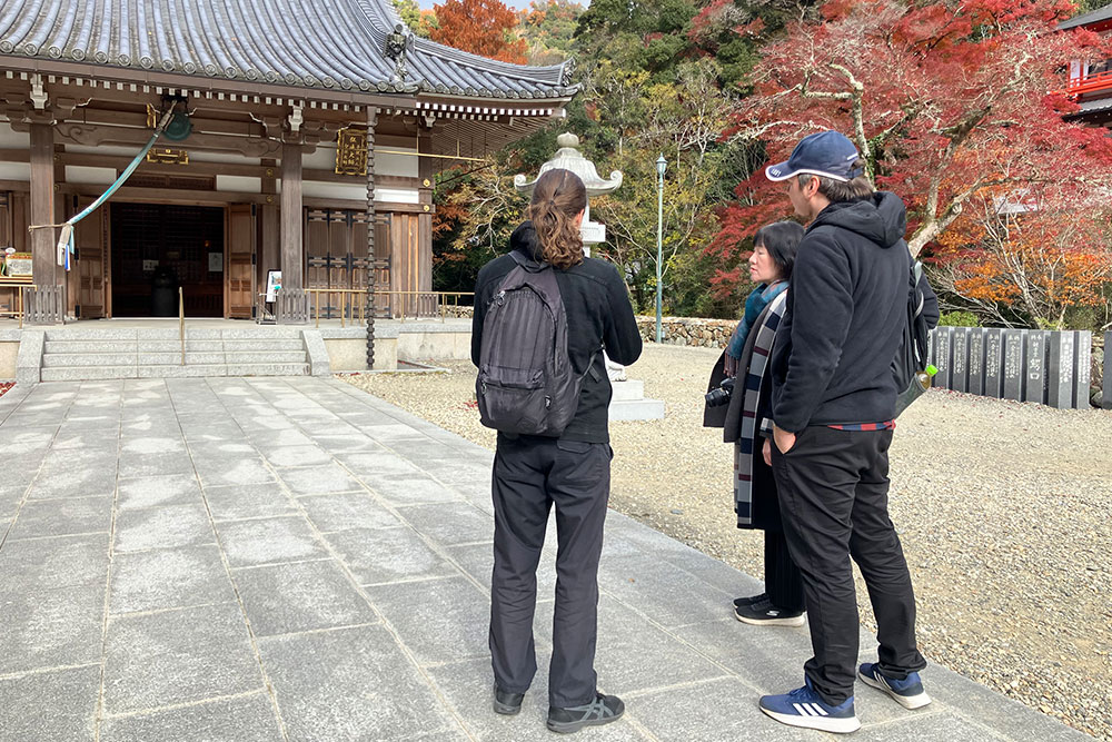 箕面公園でのヨガ体験と箕面大滝（大阪府箕面市）